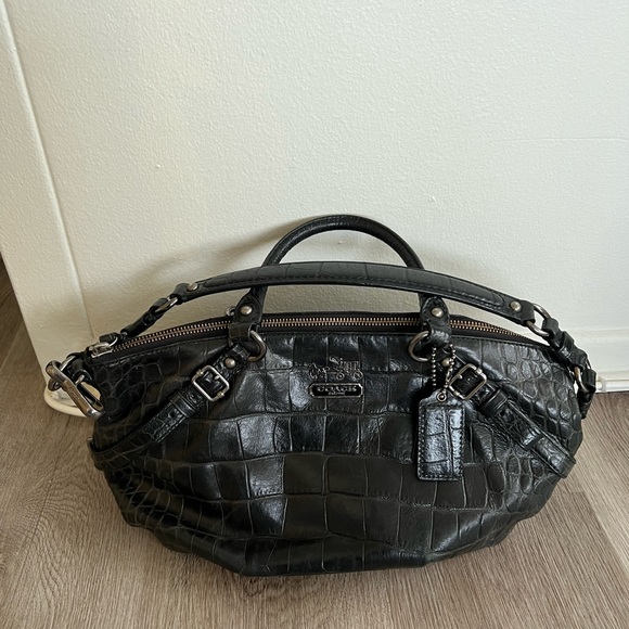 Coach Handbags - Coach purse in great condition